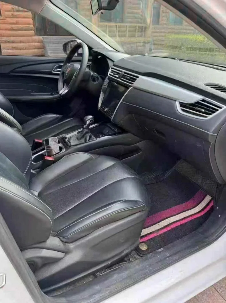 荣威i5 内饰后排