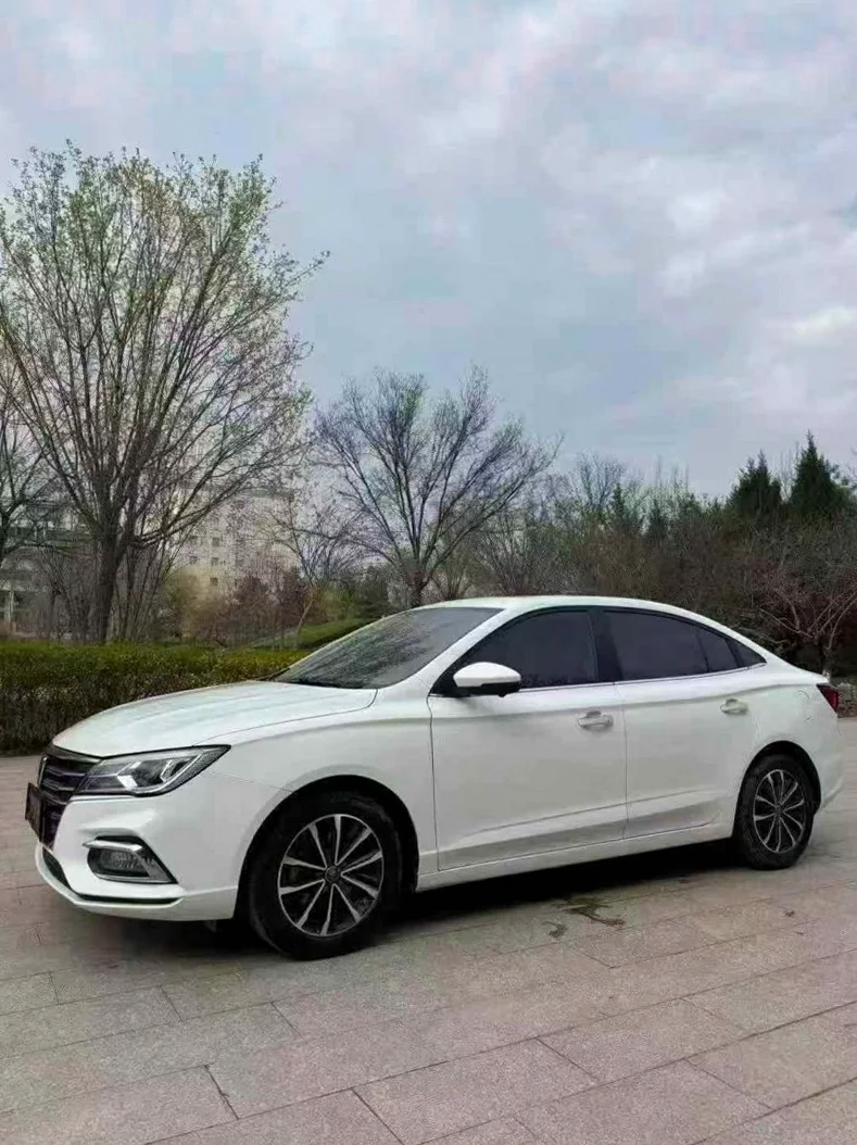 荣威i5 正面外观三