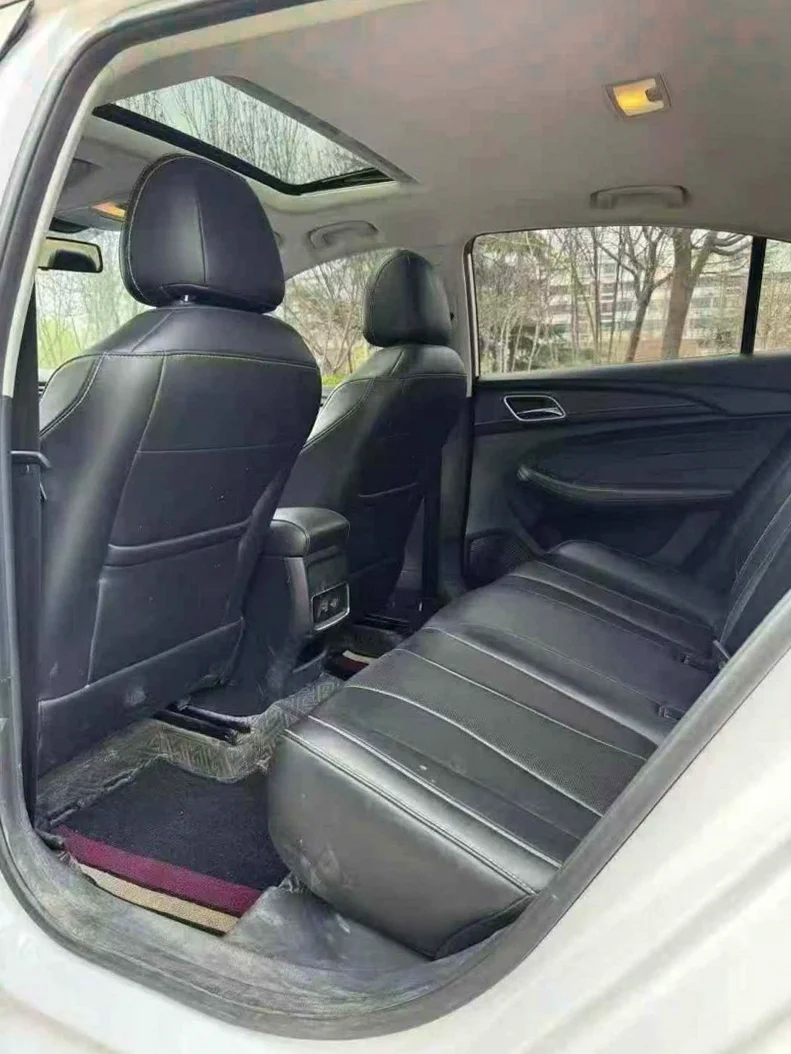 荣威i5 内饰前排