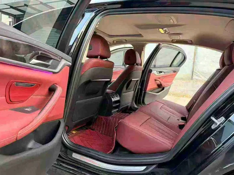 宝马5系 内饰后排