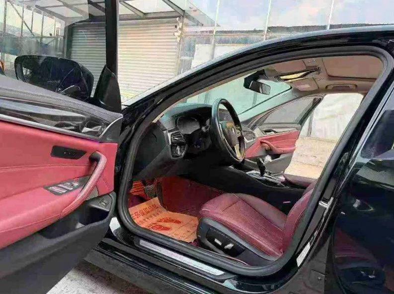 宝马5系 后面外观一