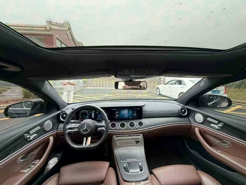 奔驰E 后面外观二