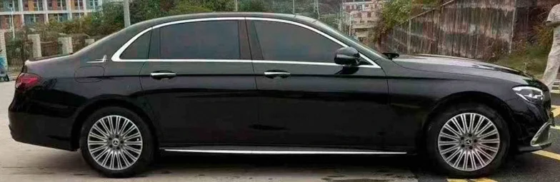 奔驰E 正面外观三