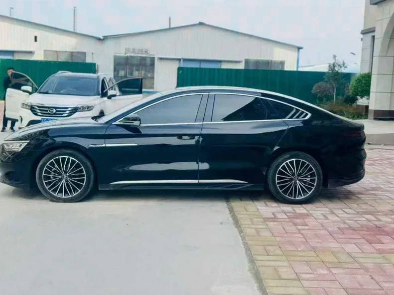 比亚迪汉 内饰前排