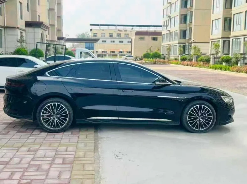 比亚迪汉 驾驶室