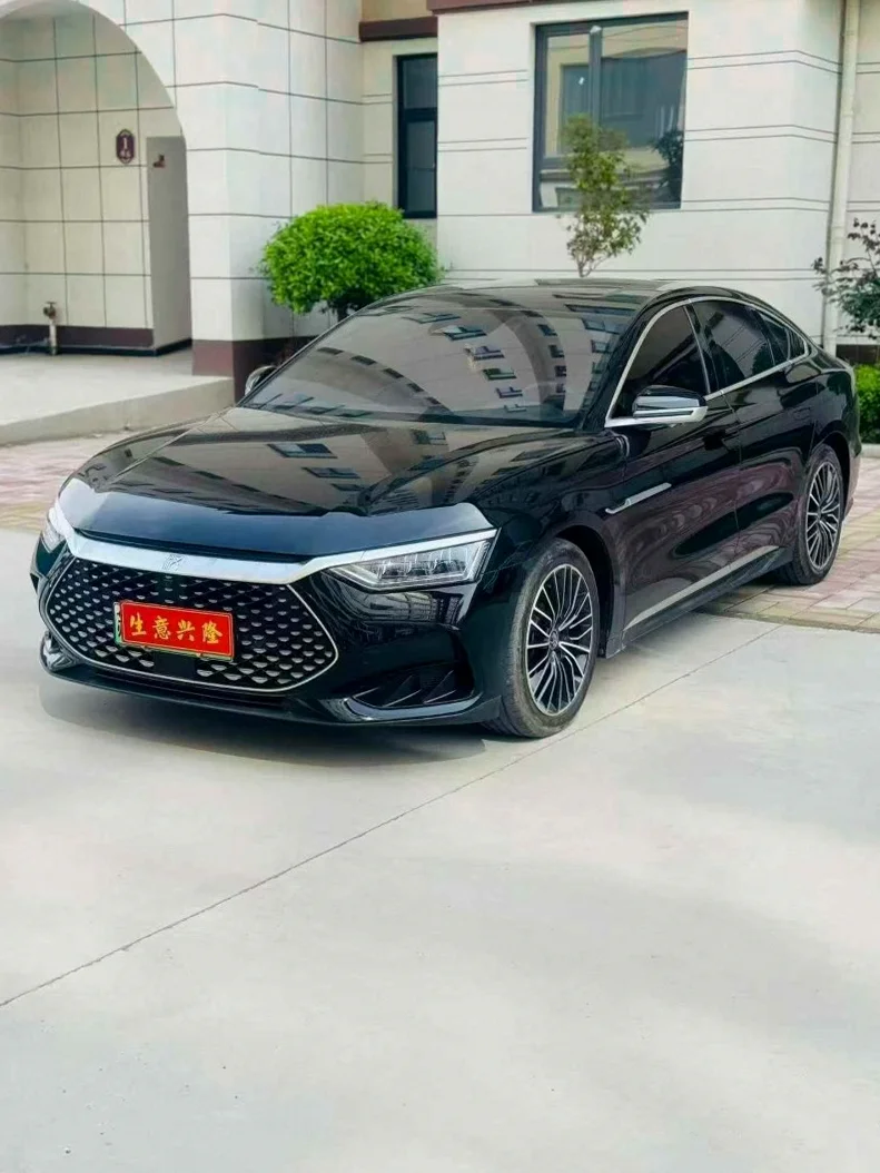 比亚迪汉 正面外观三