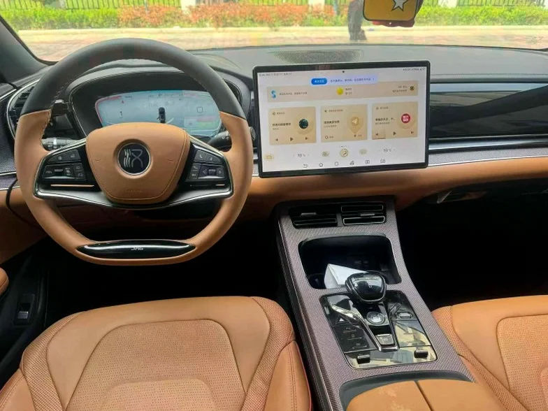 比亚迪汉 后面外观一