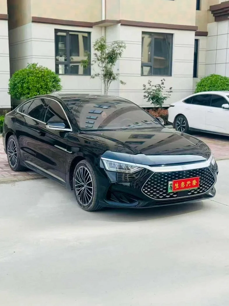 比亚迪汉 正面外观二