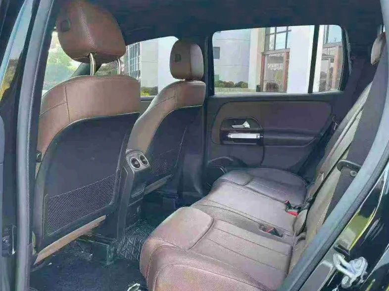 奔驰GLB 后面外观二