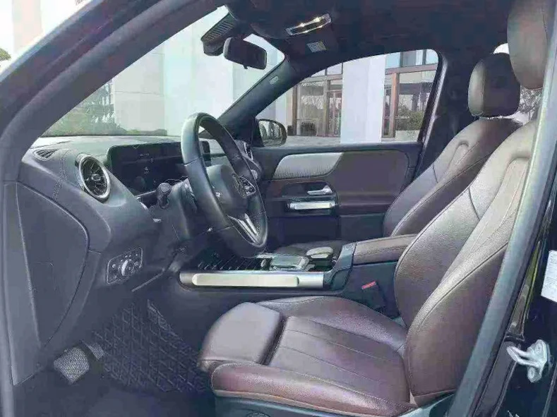 奔驰GLB 后面外观三