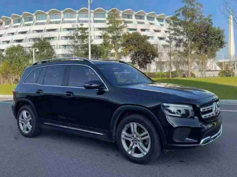 奔驰GLB 正面外观二