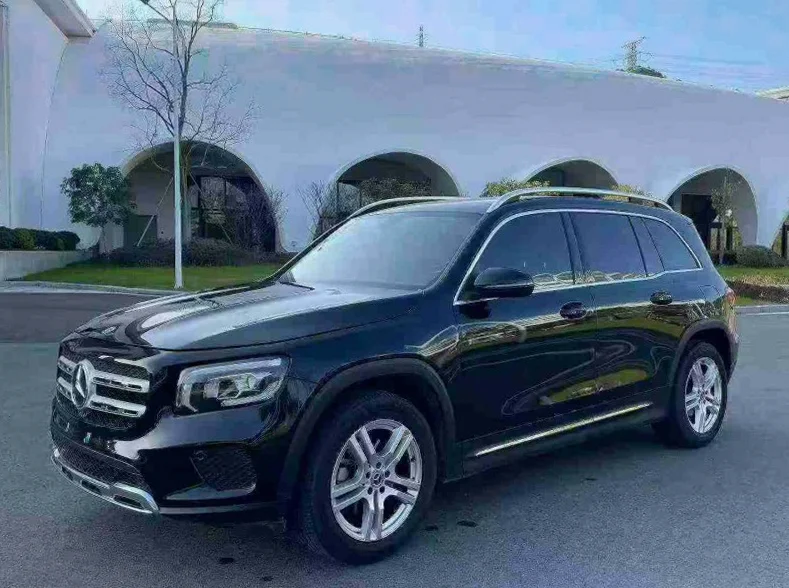 奔驰GLB 正面外观三