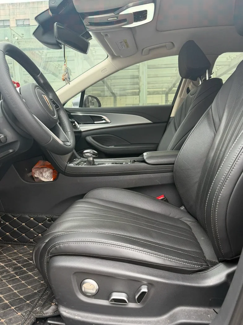 红旗H5 后面外观二