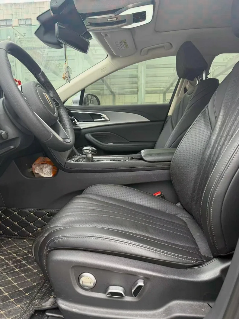 红旗H5 内饰后排