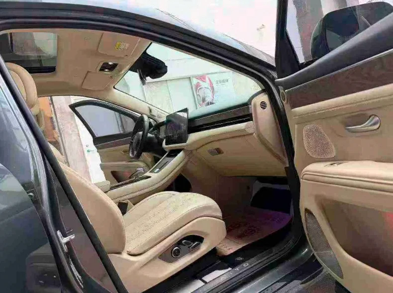 华为智选问界 后面外观三