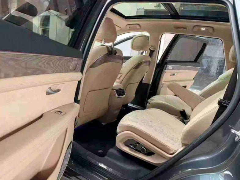 华为智选问界 内饰后排