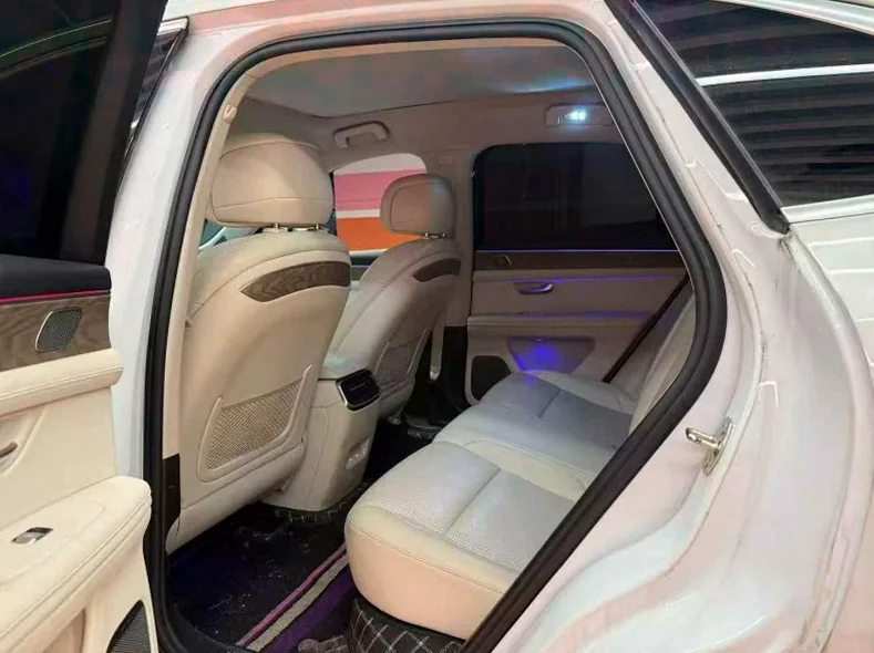 华为智选问界 后面外观二