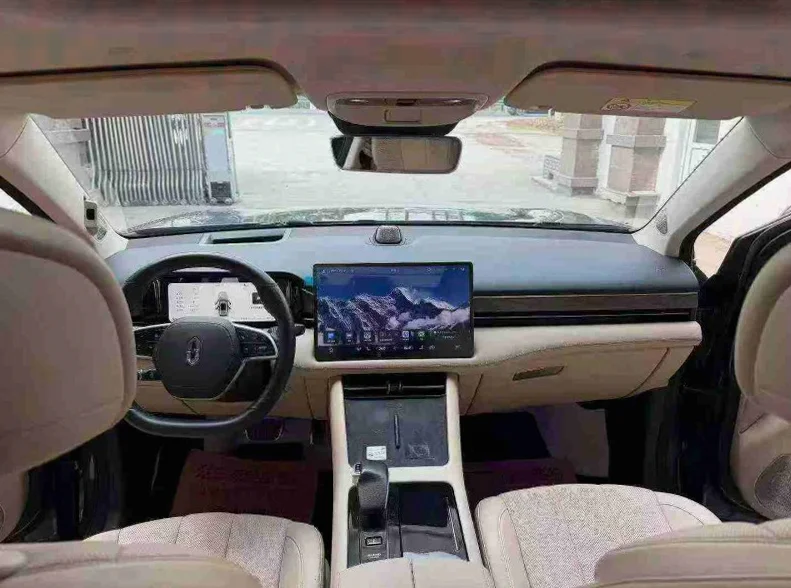 华为智选问界 后面外观二