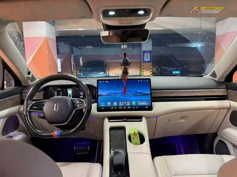 华为智选问界 后面外观一