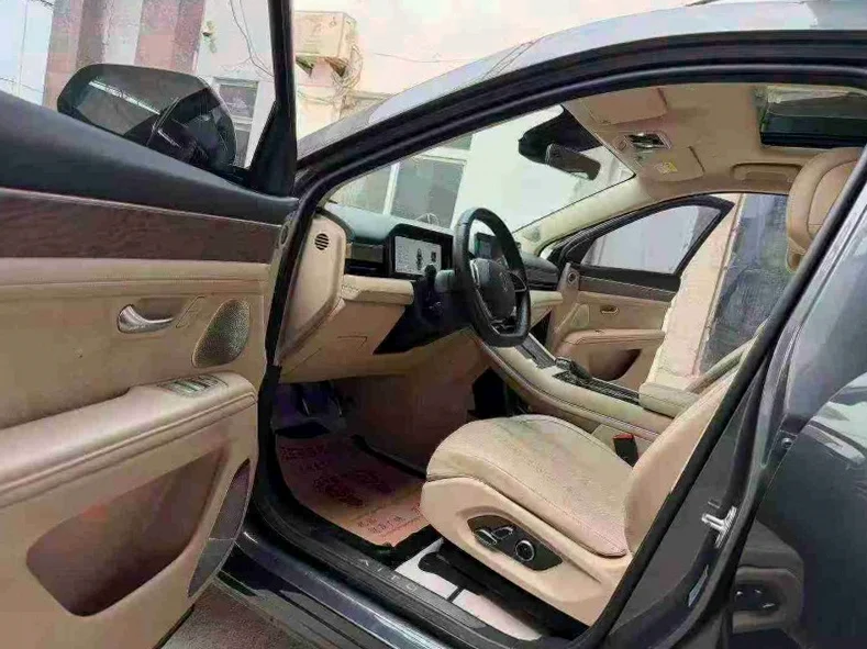 华为智选问界 后面外观一