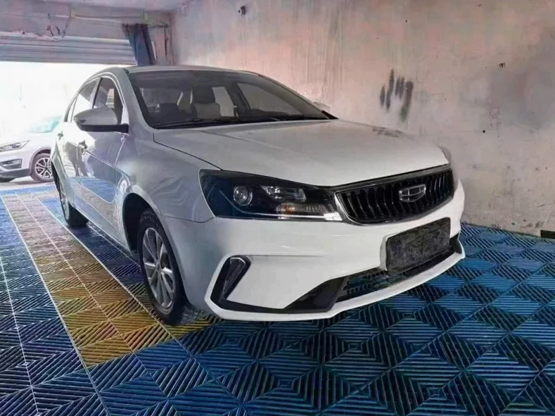 吉利帝豪 正面外观二