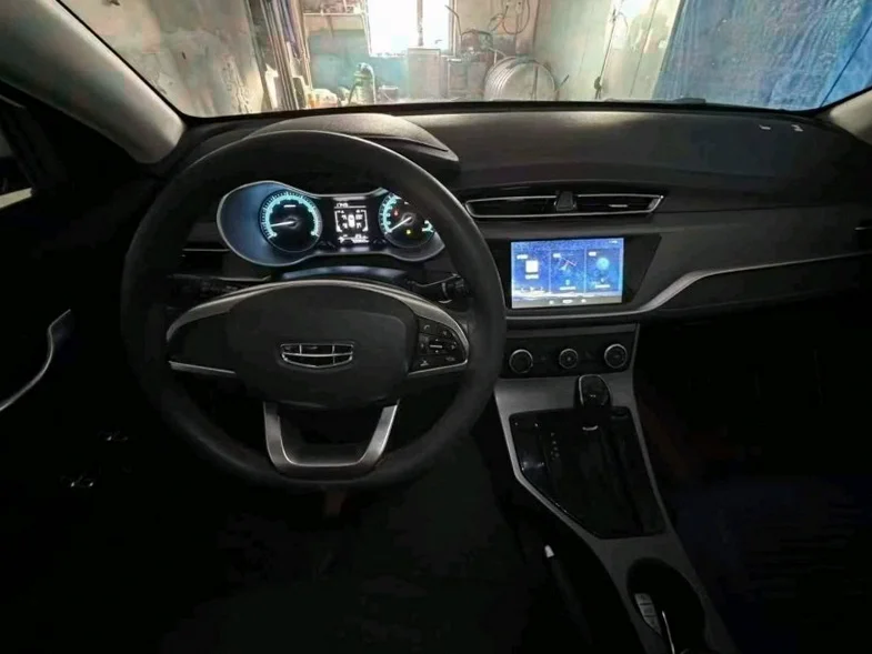 吉利帝豪 后面外观一