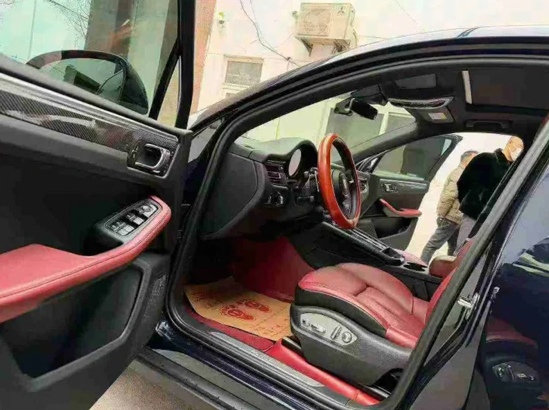 保时捷Macan 后面外观一