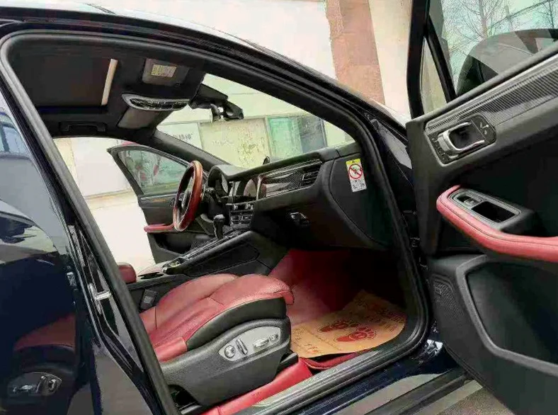 保时捷Macan 后面外观三