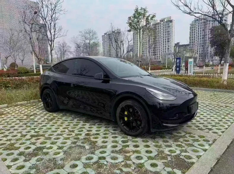 特斯拉MODEL 正面外观三