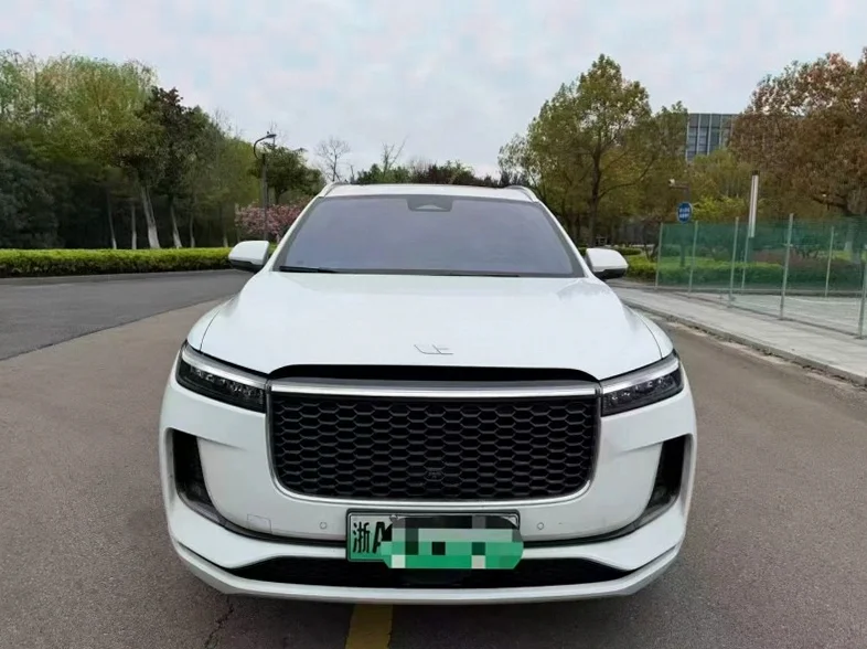 22年理想ONE 6座四驱混动顶配