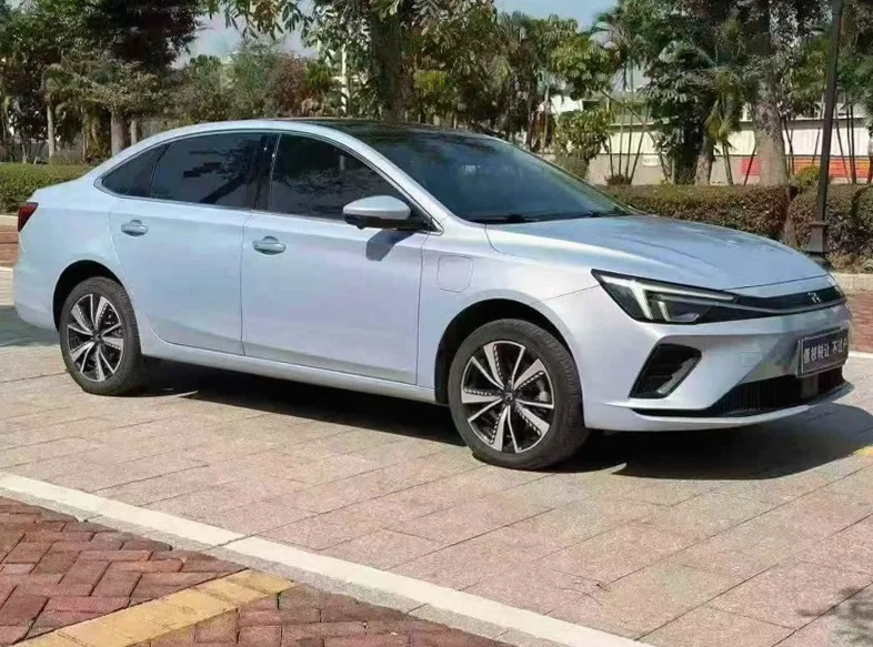 上汽集团飞凡ER6 正面外观三