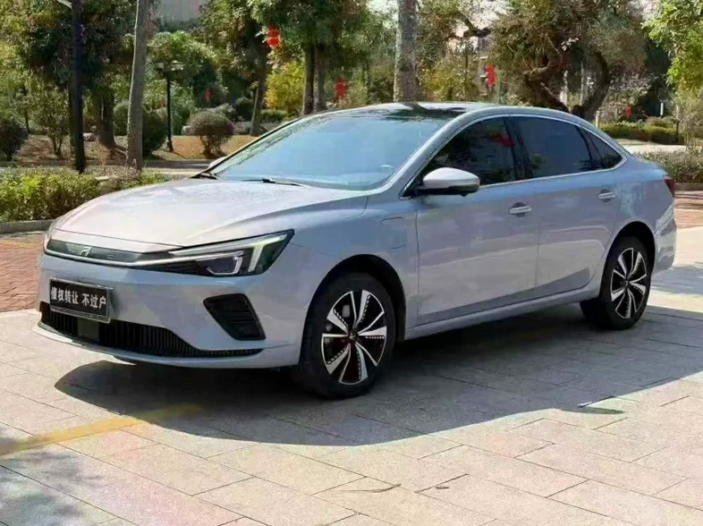 上汽集团飞凡ER6 正面外观二