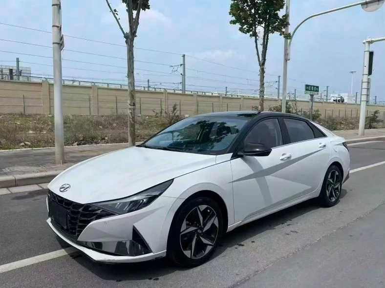 现代伊兰特 正面外观三