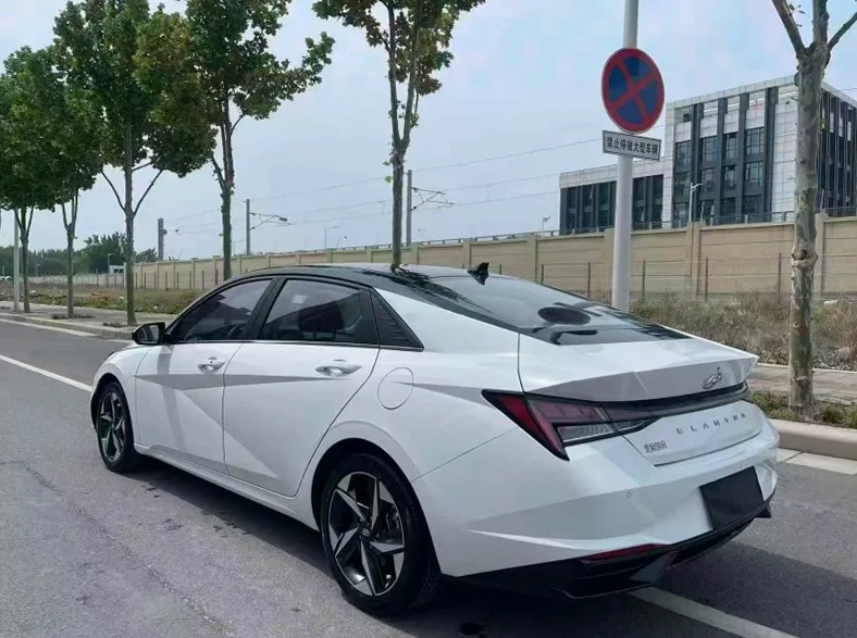 现代伊兰特 内饰前排