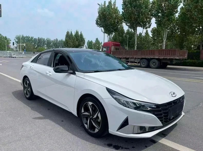 现代伊兰特 正面外观二