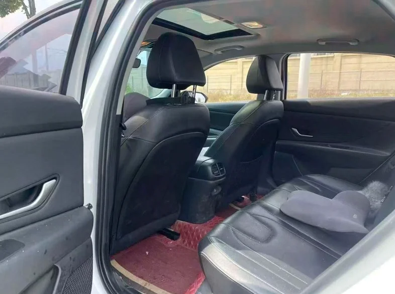 现代伊兰特 后面外观二