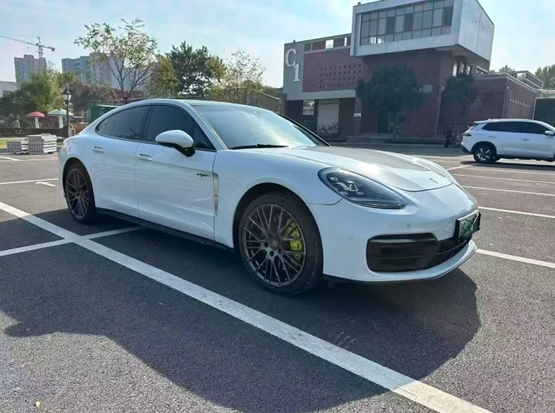 保时捷帕拉梅拉 正面外观二