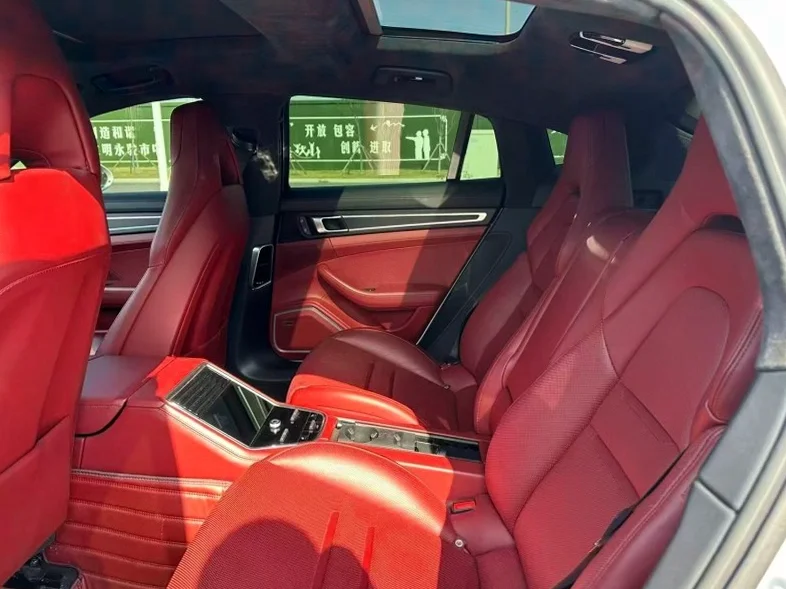 保时捷帕拉梅拉 后面外观三