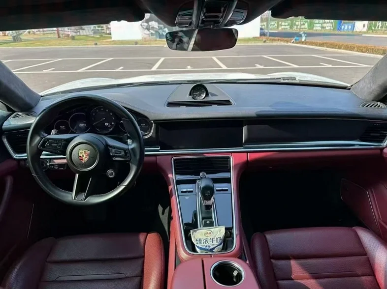 保时捷帕拉梅拉 后面外观二