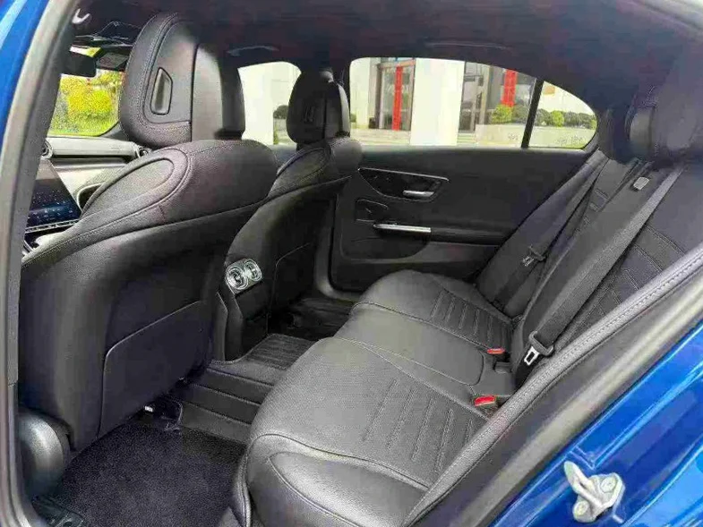 奔驰C 后面外观二