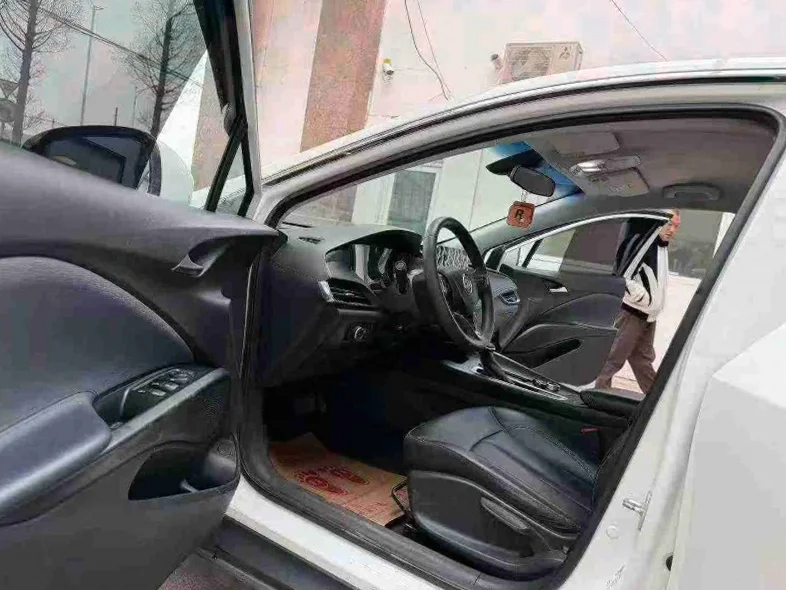 别克微蓝 后面外观一