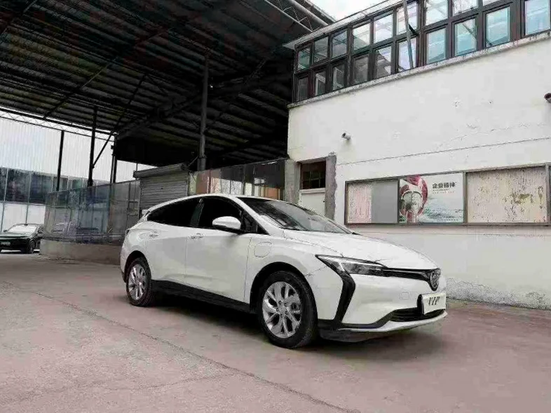 别克微蓝 正面外观三