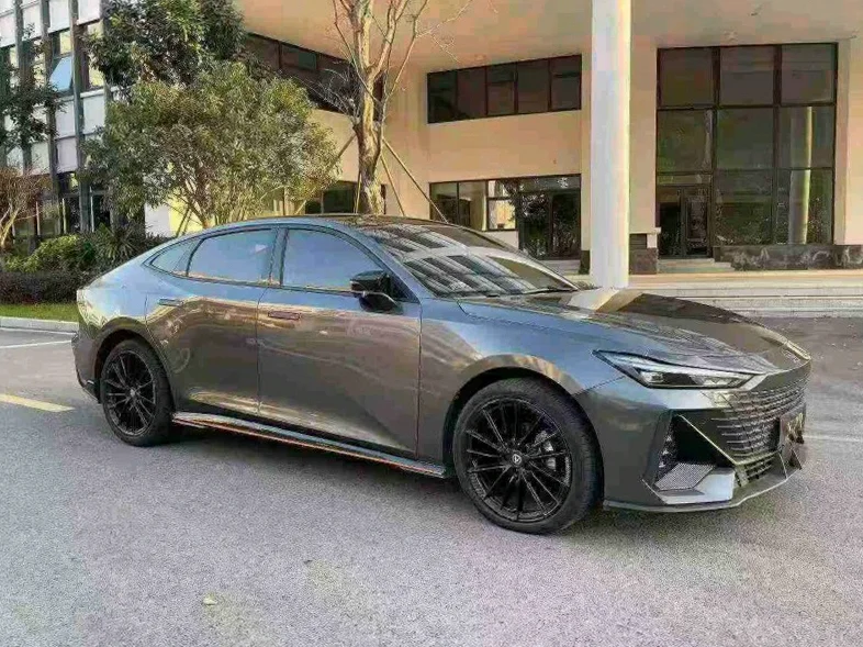 长安汽车UNI 正面外观三