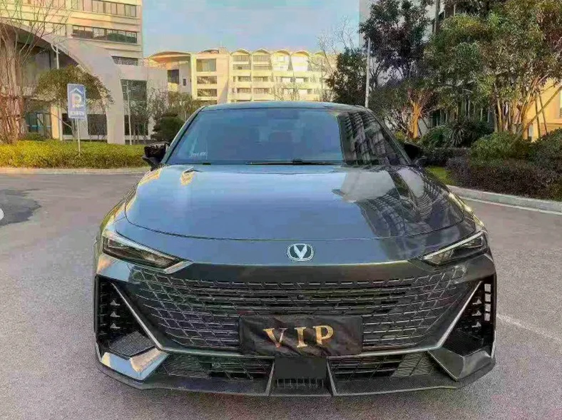 23年长安UNIV 自动 全景天窗 电尾门