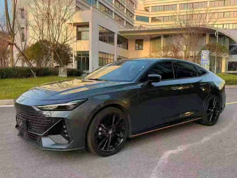 长安汽车UNI 正面外观二