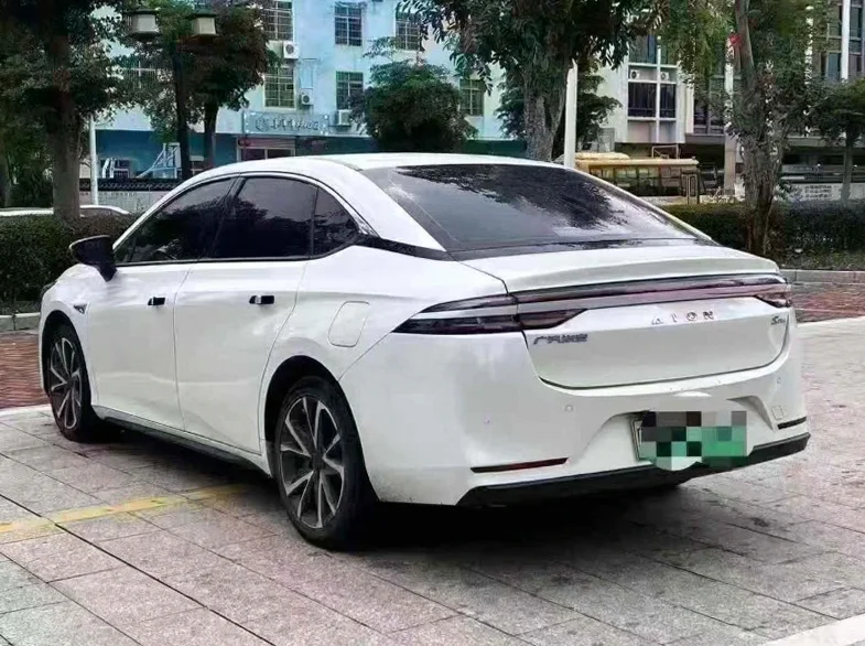 传祺埃安S 内饰后排