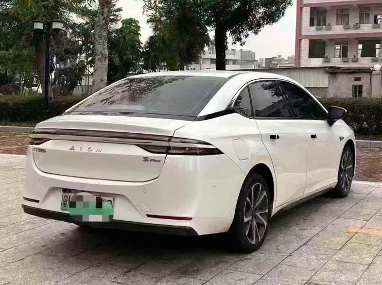 传祺埃安S 内饰前排