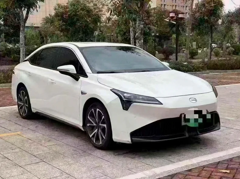 传祺埃安S 正面外观三