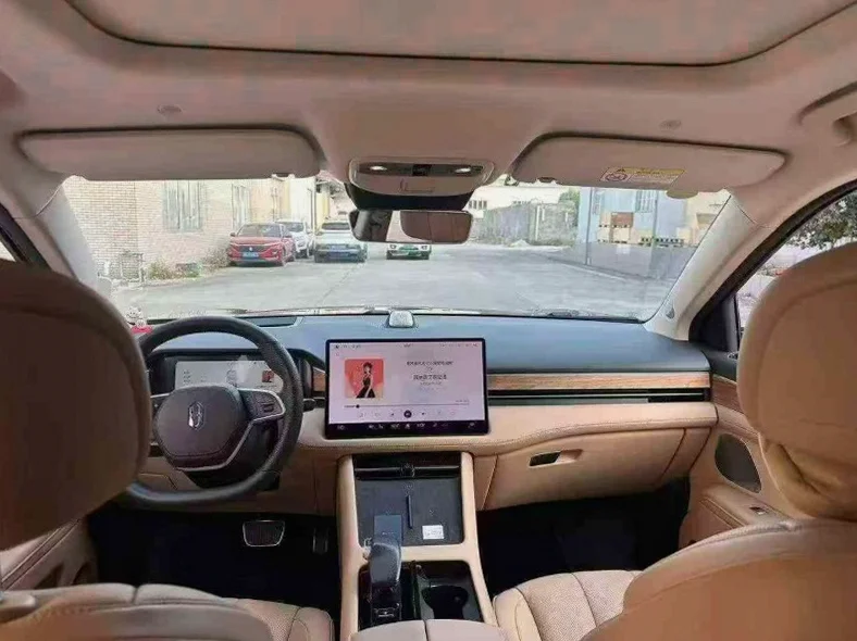 华为智选问界 后面外观一