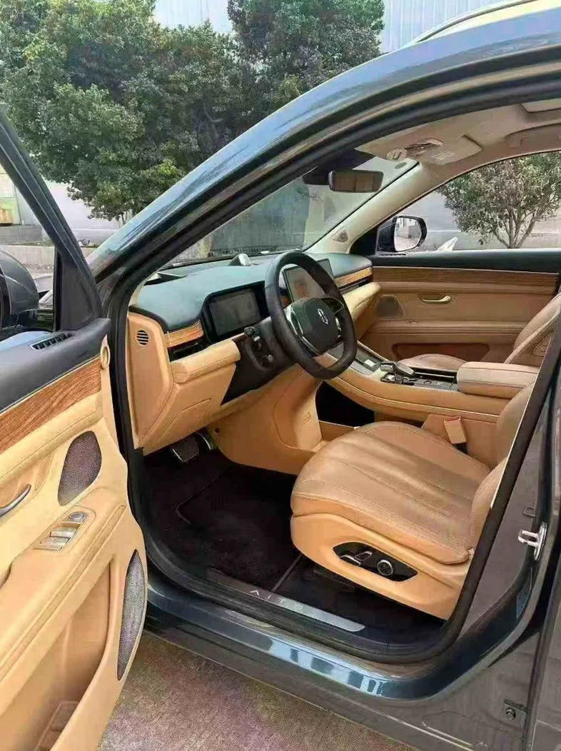 华为智选问界 后面外观三